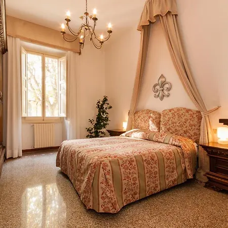 Apartment Oltrarno Florence